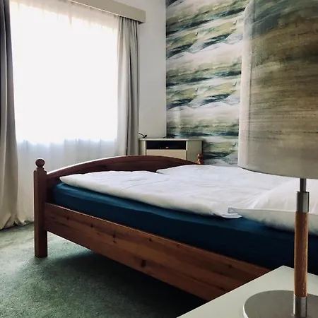 Medences Apartman 公寓 *